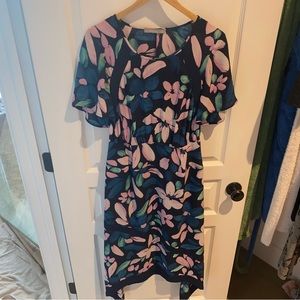 (M) Octavia Short-Sleeved Floral Dress w/ Triangle Keyhole In The Back